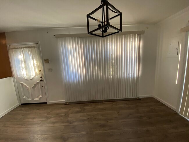 Building Photo - 75 Trantor Pl