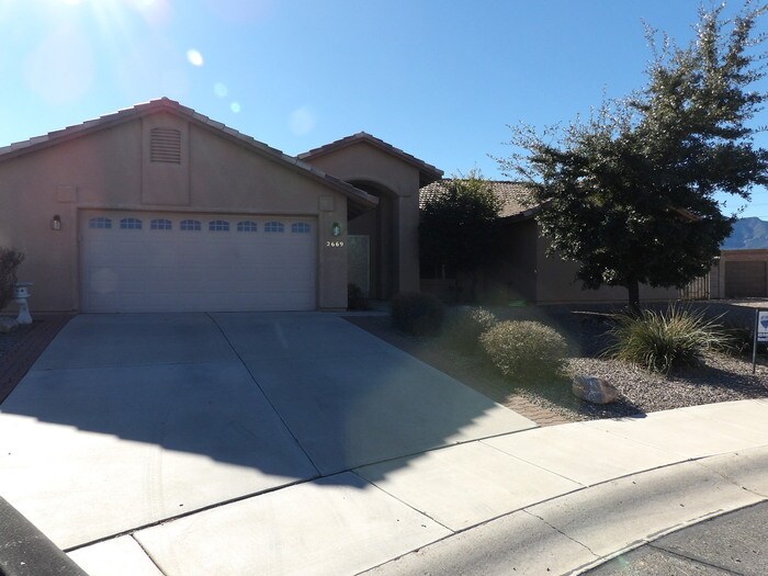 2669 Montecito Ct, Sierra Vista, AZ 85635 House Rental in Sierra