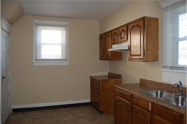 Building Photo - 1641 Ridge Ave