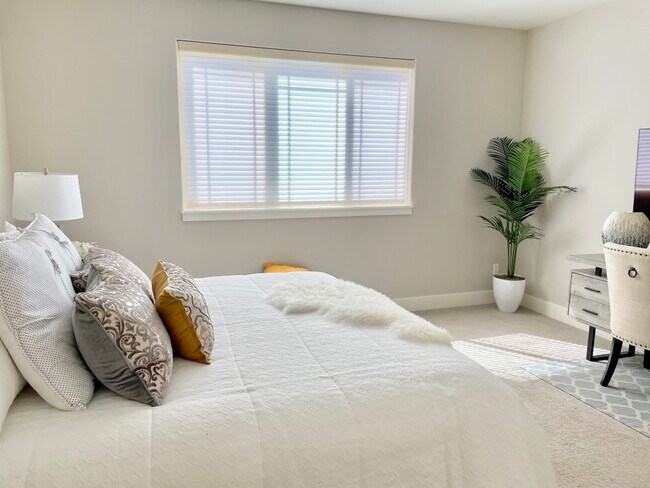 Building Photo - 19563 Simpson Ave