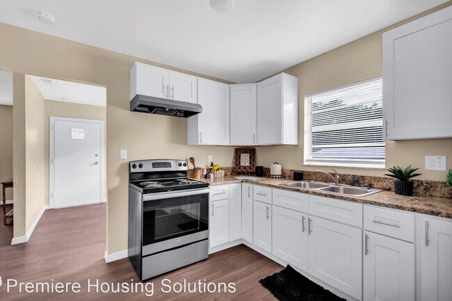 Building Photo - 3 br, 1 bath House - 843 Continental Drive