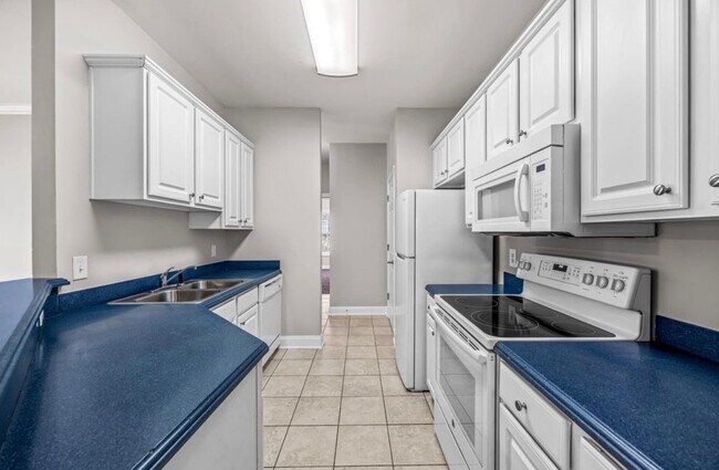 Foto del edificio - 2021 Silvercrest Dr
