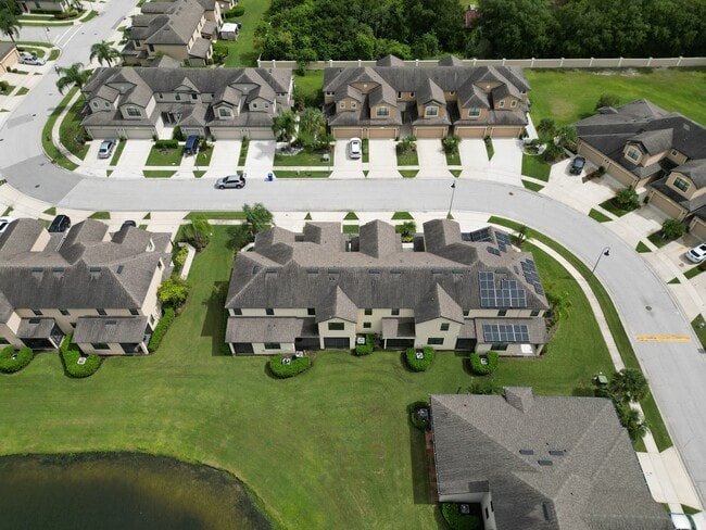 Foto del edificio - 2449 Seven Oaks Dr