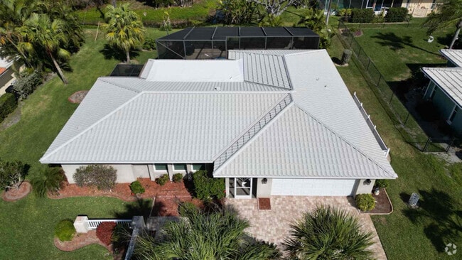 Building Photo - 213 Chardin Dr