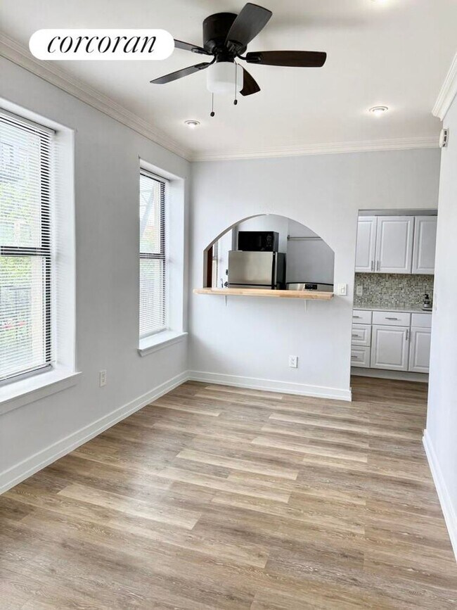 Foto del edificio - 448 E 13th St