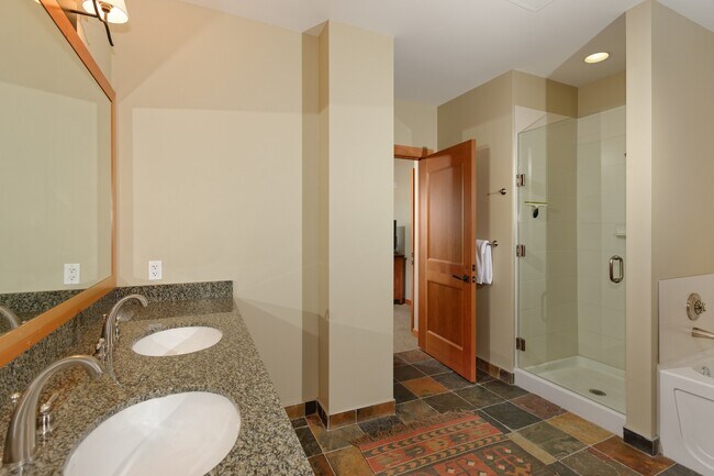 Building Photo - 60 Carriage Way
