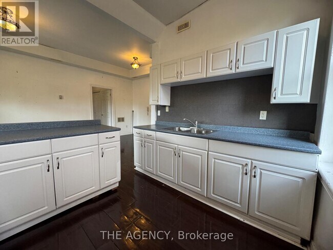 Photo du bâtiment - 139 John St S