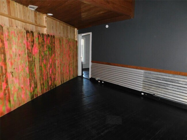 Building Photo - 171 Old Mill Center