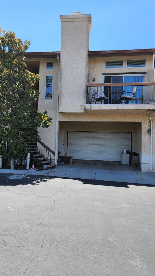 Foto del edificio - Thousand Oaks Town Home with Amazing Views Including a Two Car Garage