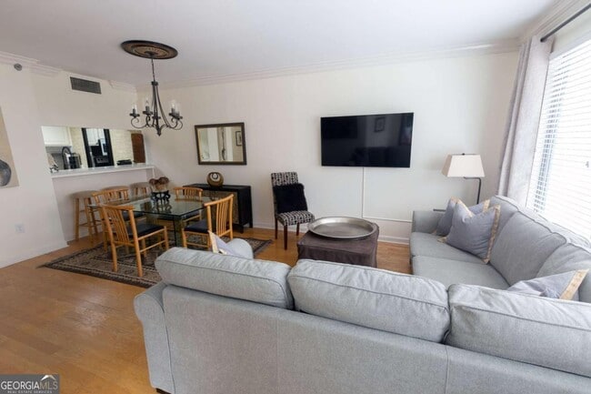 Foto del edificio - 3481 Lakeside Dr NE