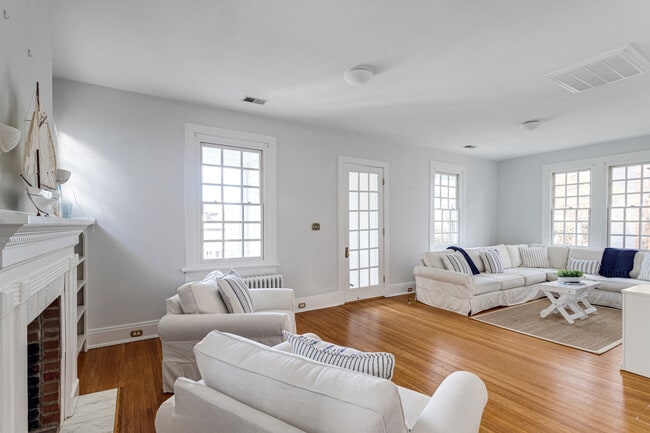 Building Photo - 302 Rucker Pl