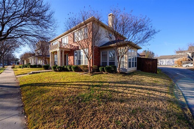 Building Photo - 1727 Bluffview Ln