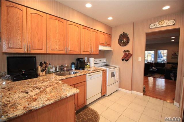 Building Photo - 45 Woodlake Dr E
