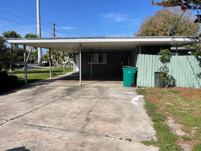 Building Photo - 1400 Hillcrest Dr