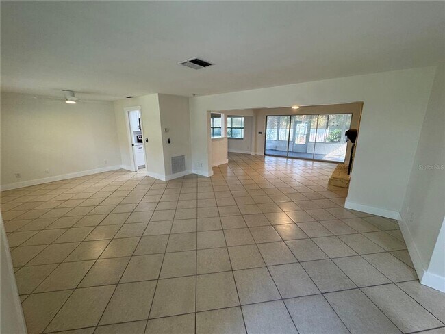 Building Photo - 509 E Park Dr