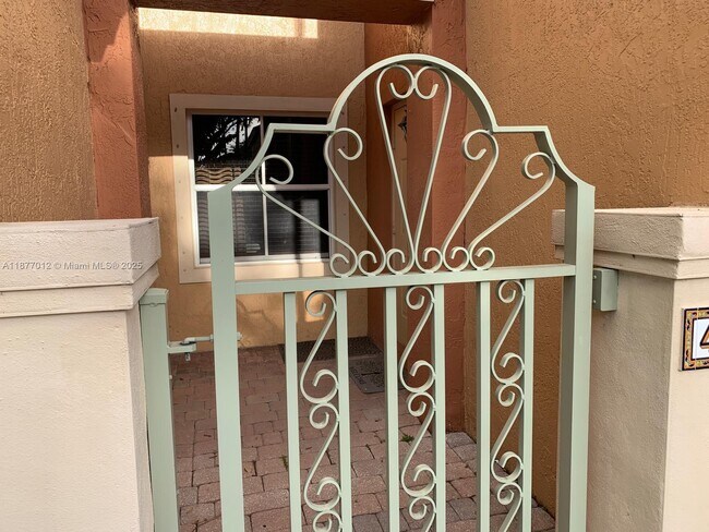 Foto del edificio - 4926 Leeward Ln