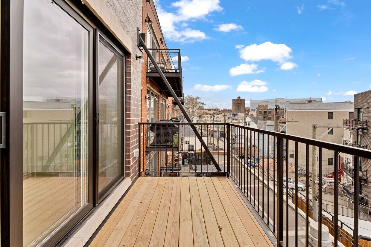 3262 N Clark St Unit 2R, Chicago, IL 60657 - Room for Rent in Chicago, IL |  Apartments.com