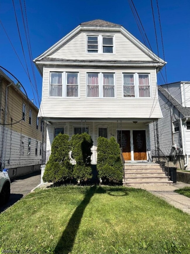 Building Photo - 916 Monroe Ave