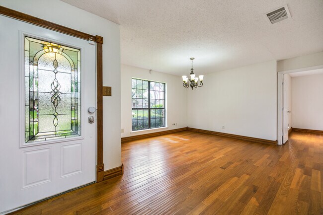 Foto del edificio - 1607 Heather Glen Ct
