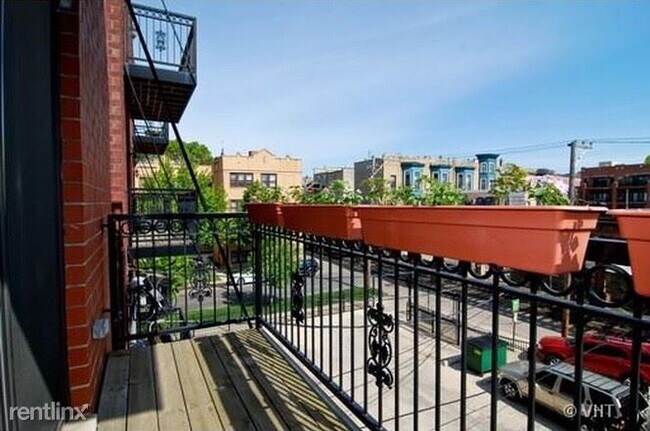 Foto del edificio - 2 br, 2 bath Condo - 1441 W Wicker Park