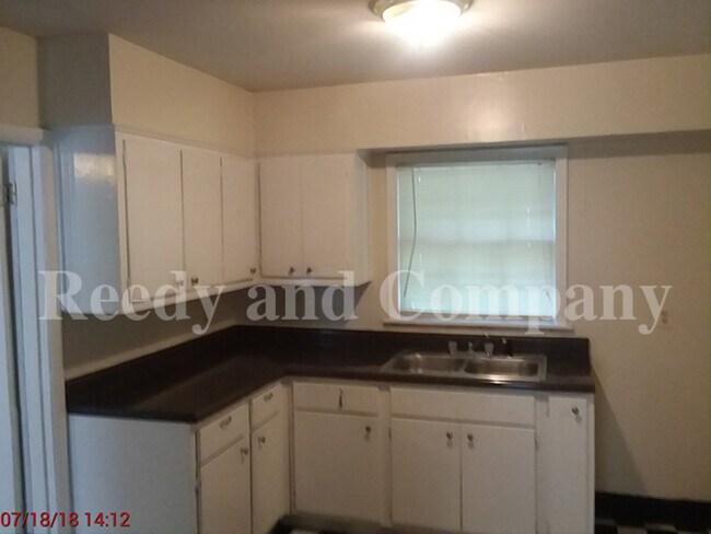 Foto del edificio - 3163 Cromwell Ave