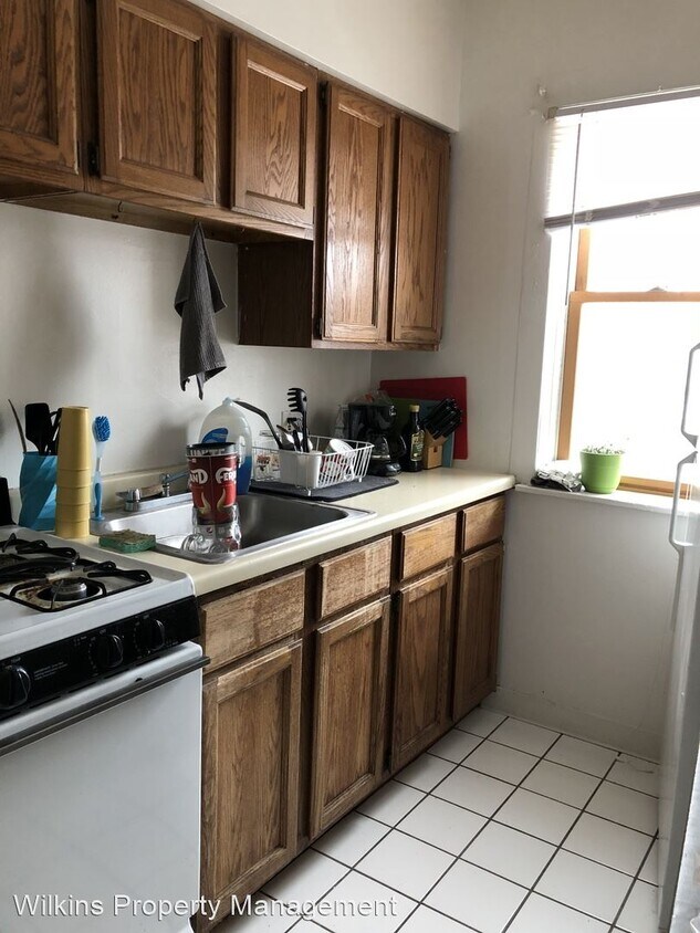 Primary Photo - 1318 N Van Buren St