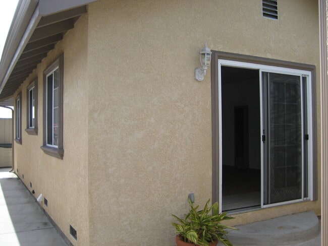 Building Photo - 26641 Eldridge Ave