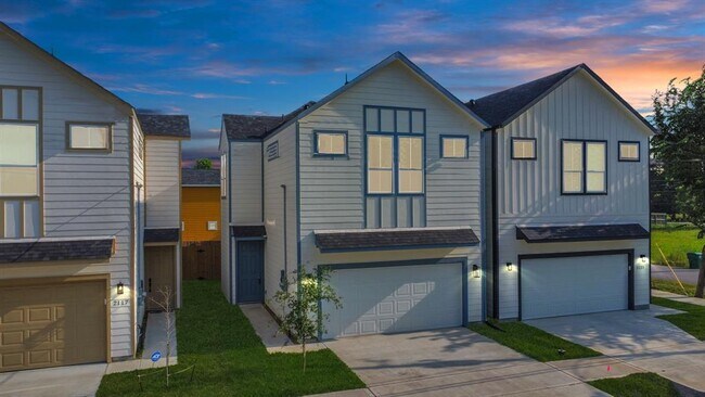 Foto del edificio - 2119 Esther Dr