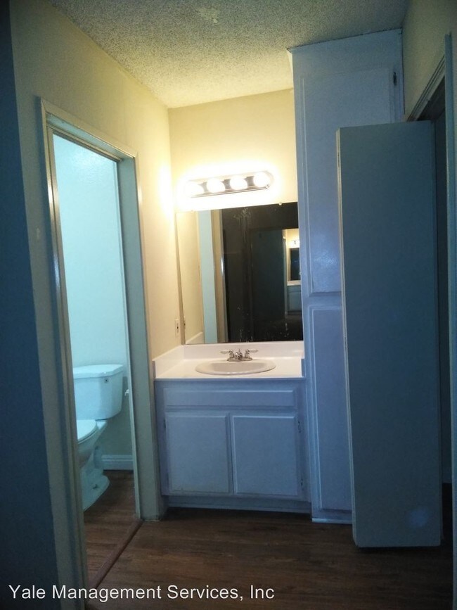 Foto del edificio - 21821-21825 Saticoy St