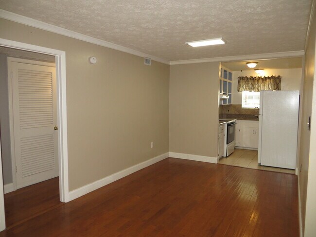 Foto del edificio - 4212 Lake Underhill Rd