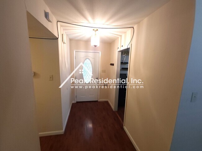 Foto del edificio - Very Nice 4bd/2ba Home with 2 Car Garage