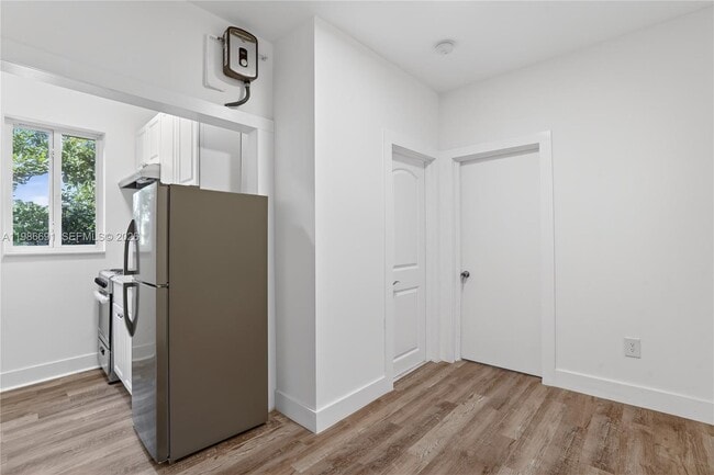 Building Photo - 1630 SW 10th St