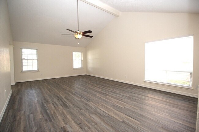 Foto del edificio - 805 Willow Creek Dr