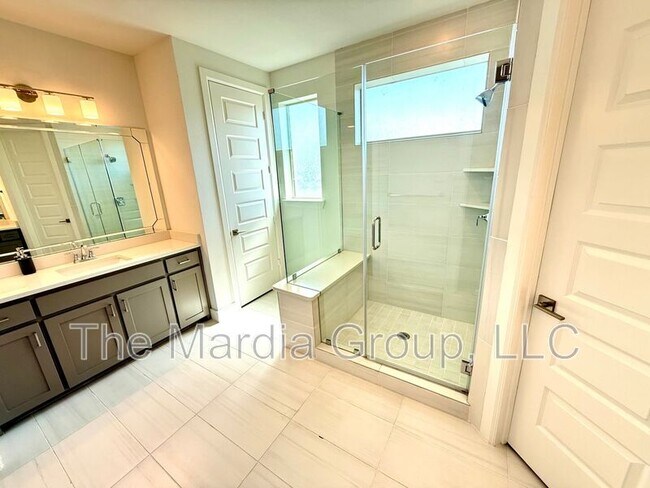 Foto del edificio - 4916 Broadway Dr.