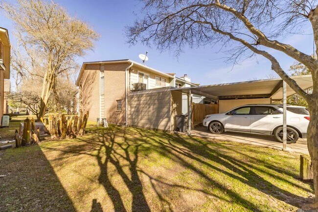 Foto del edificio - 5648 Riverstone Dr
