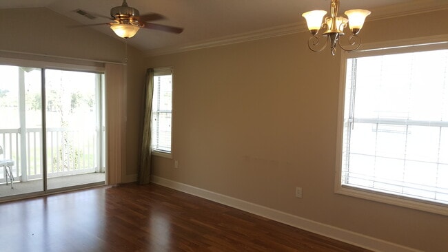 Building Photo - 2 Bedroom Condo with a Golf Course View