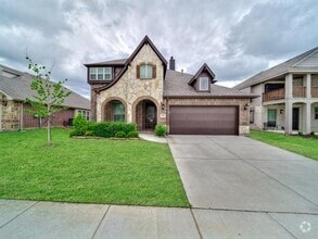 Building Photo - 2905 Parkwood Cir
