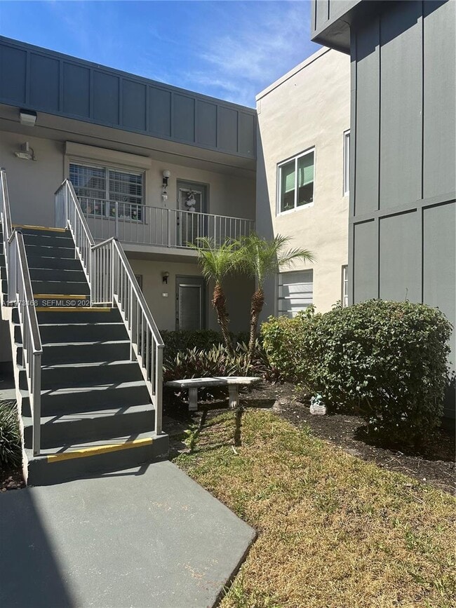 Foto del edificio - 323 Burgundy G