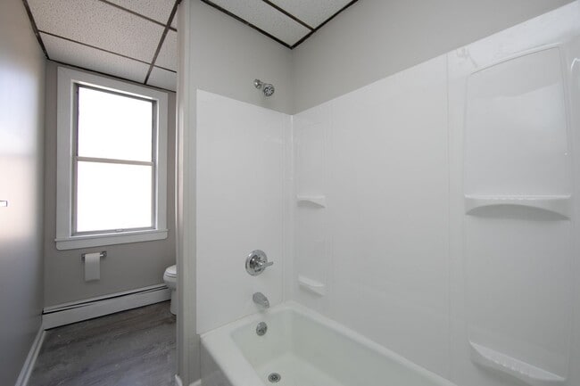 Building Photo - 12-14-14 S Broadway