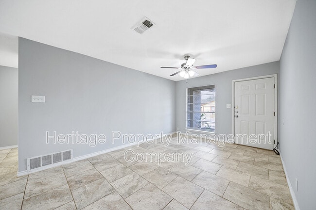 Building Photo - 205 Royal Dr