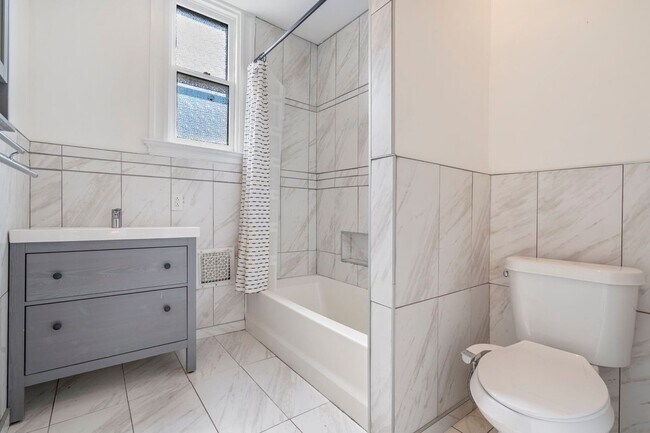 Foto del edificio - 436 Tuxedo Blvd