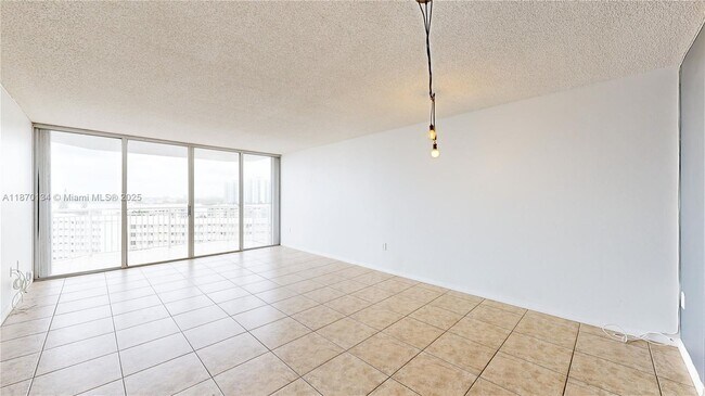 Foto del edificio - 18011 Biscayne Blvd