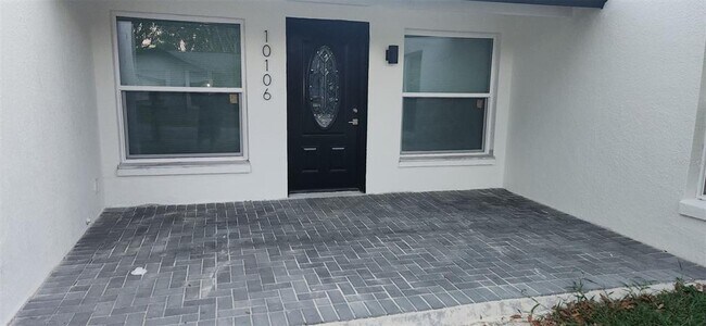 Foto del edificio - 10106 Royal Acres Ct