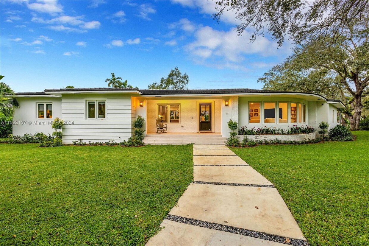 Foto principal - 6200 Leonardo St