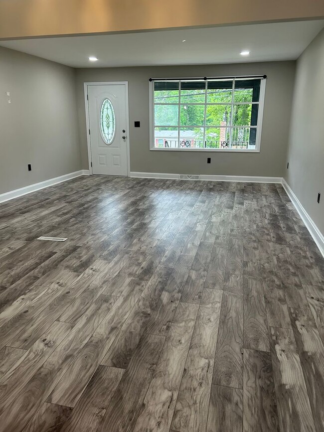 Foto del edificio - 5/3 Home Available Now!