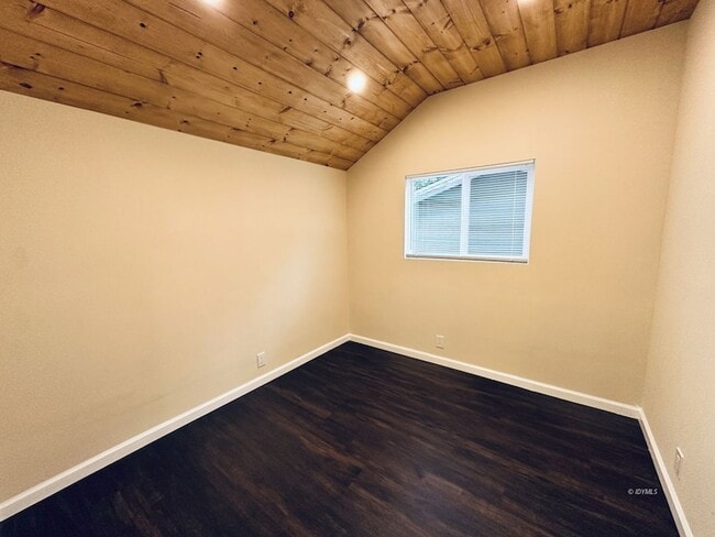 Building Photo - 54605 N Circle Dr