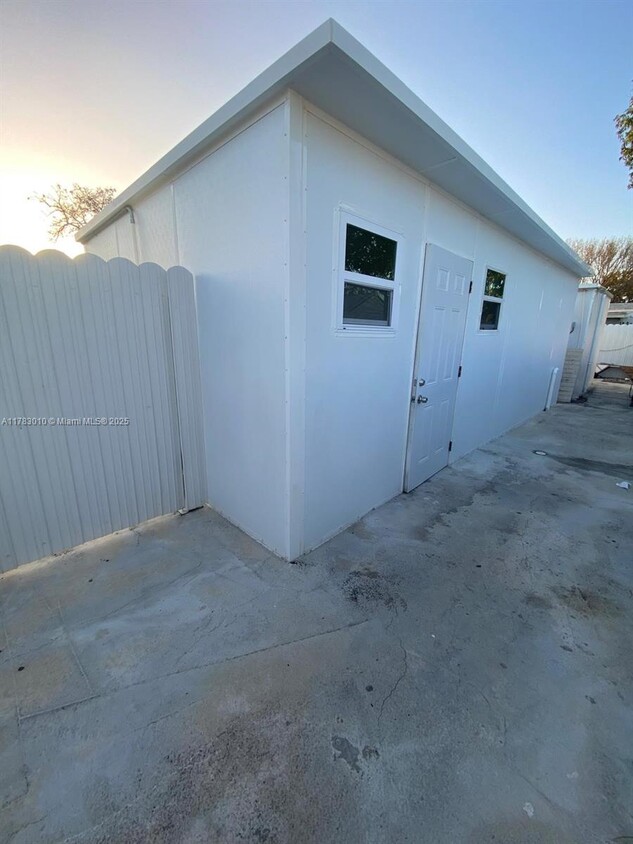 Foto principal - 3501 NW 182nd St