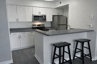 Building Photo - The Point at Naples