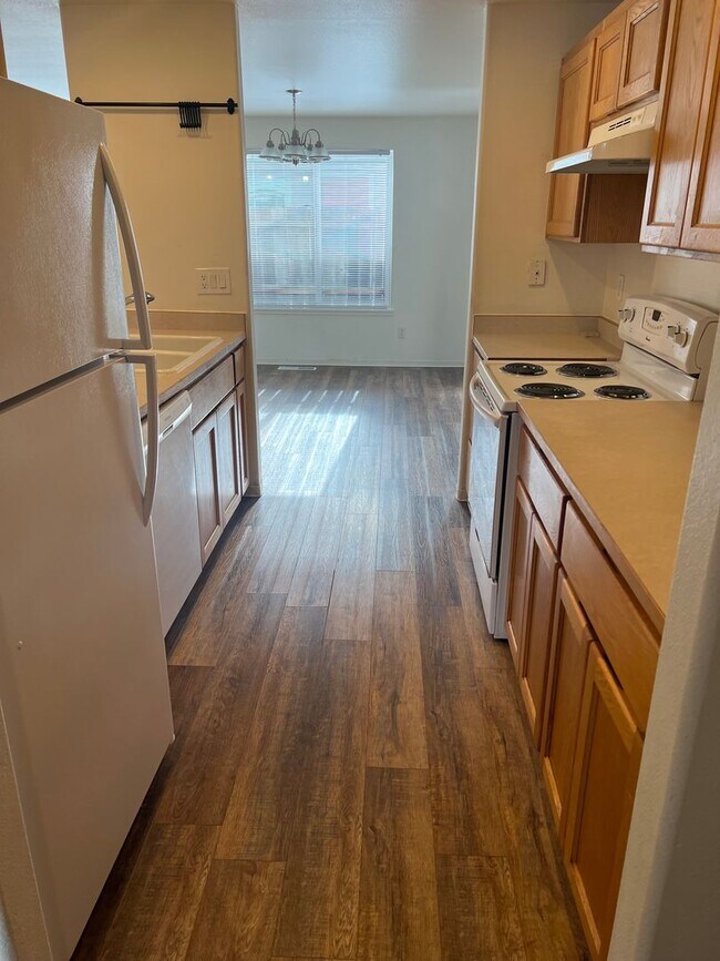 Foto del edificio - Lovely 3 bedroom, 2.5 bath home with laundry, near schools