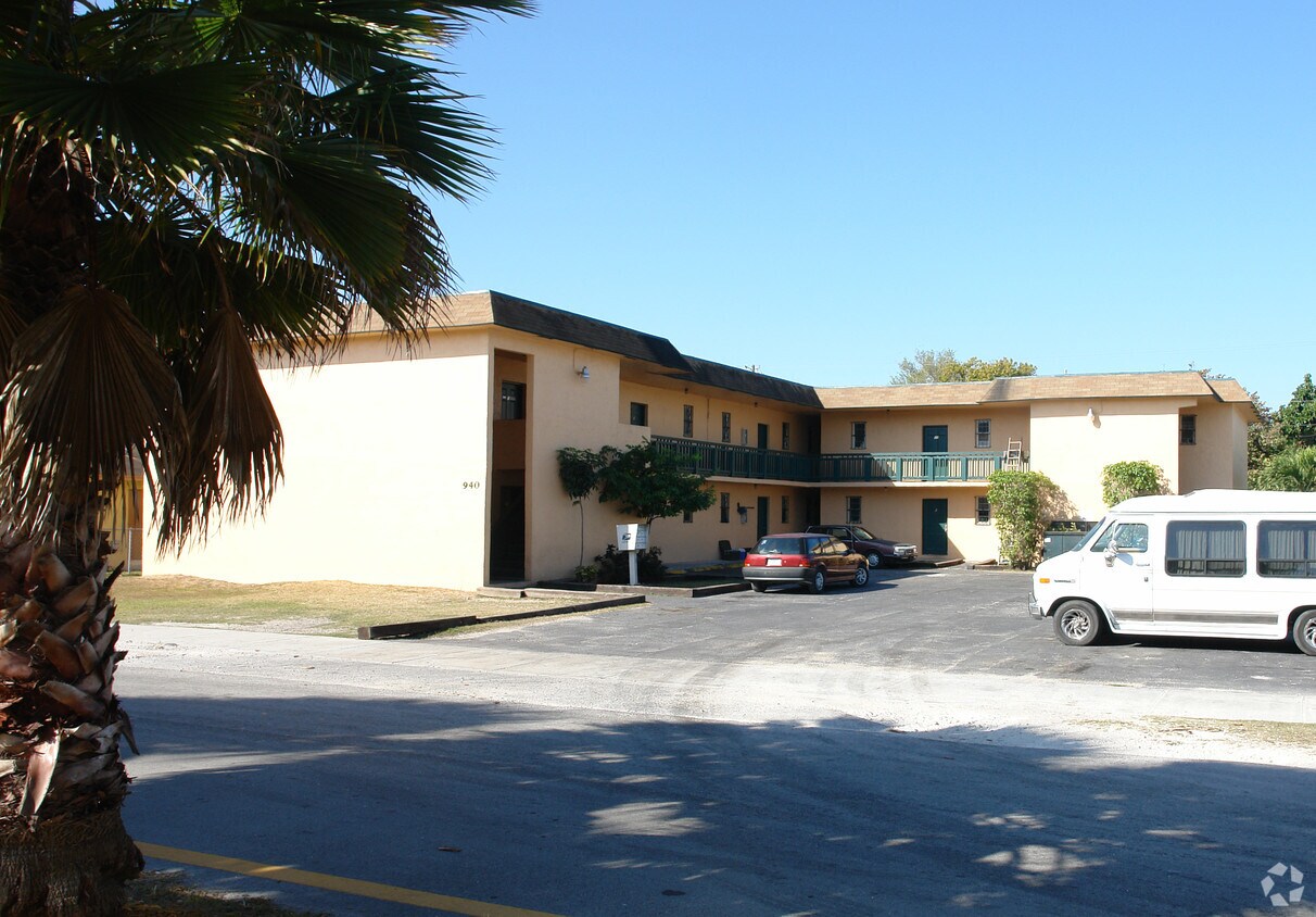 Primary Photo - 940 NW 1st Ave